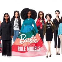 Saiba como a Barbie luta contra o sexismo atual e de seu próprio passado