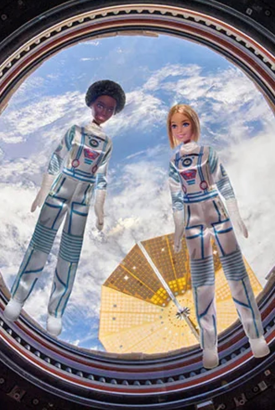 You are currently viewing Barbie vira astronauta de verdade e está a bordo da ISS