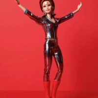 Para colecionadores: nova Barbie é inspirada em David Bowie