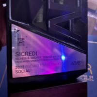 Smurfs e Sicredi ganham prêmio “Top de Marketing” por campanha sobre sustentabilidade